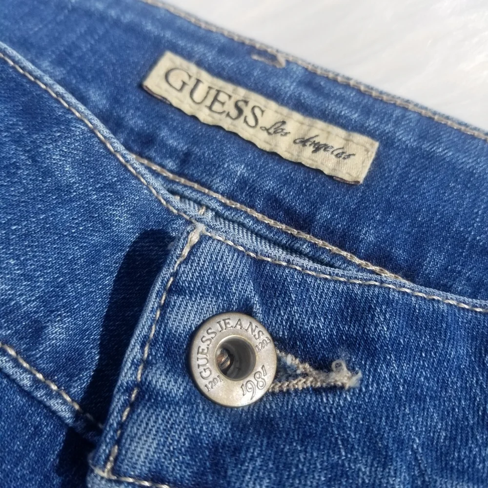Guess NWT NEW Jean Shorts size 27 denim raw hem summer designer Distressed